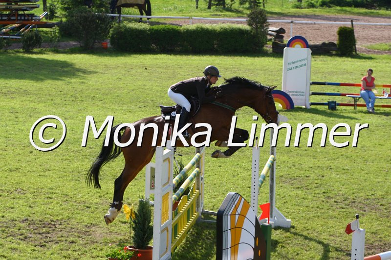 005M5730_Colour_M Springen.JPG